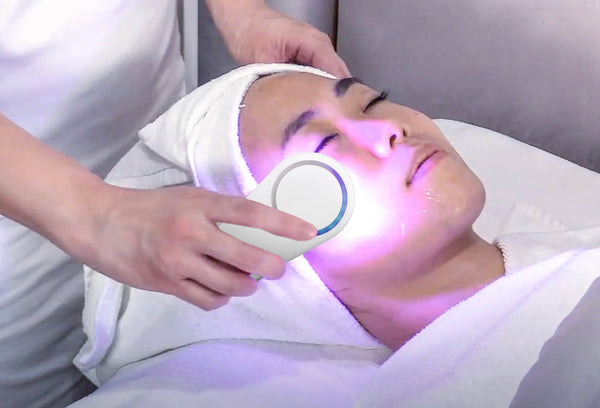 Turn On The Power Of Customisation Tri-Light™ Treatment (30mins) - Worth $125 | Stimulate skin cells and circulation